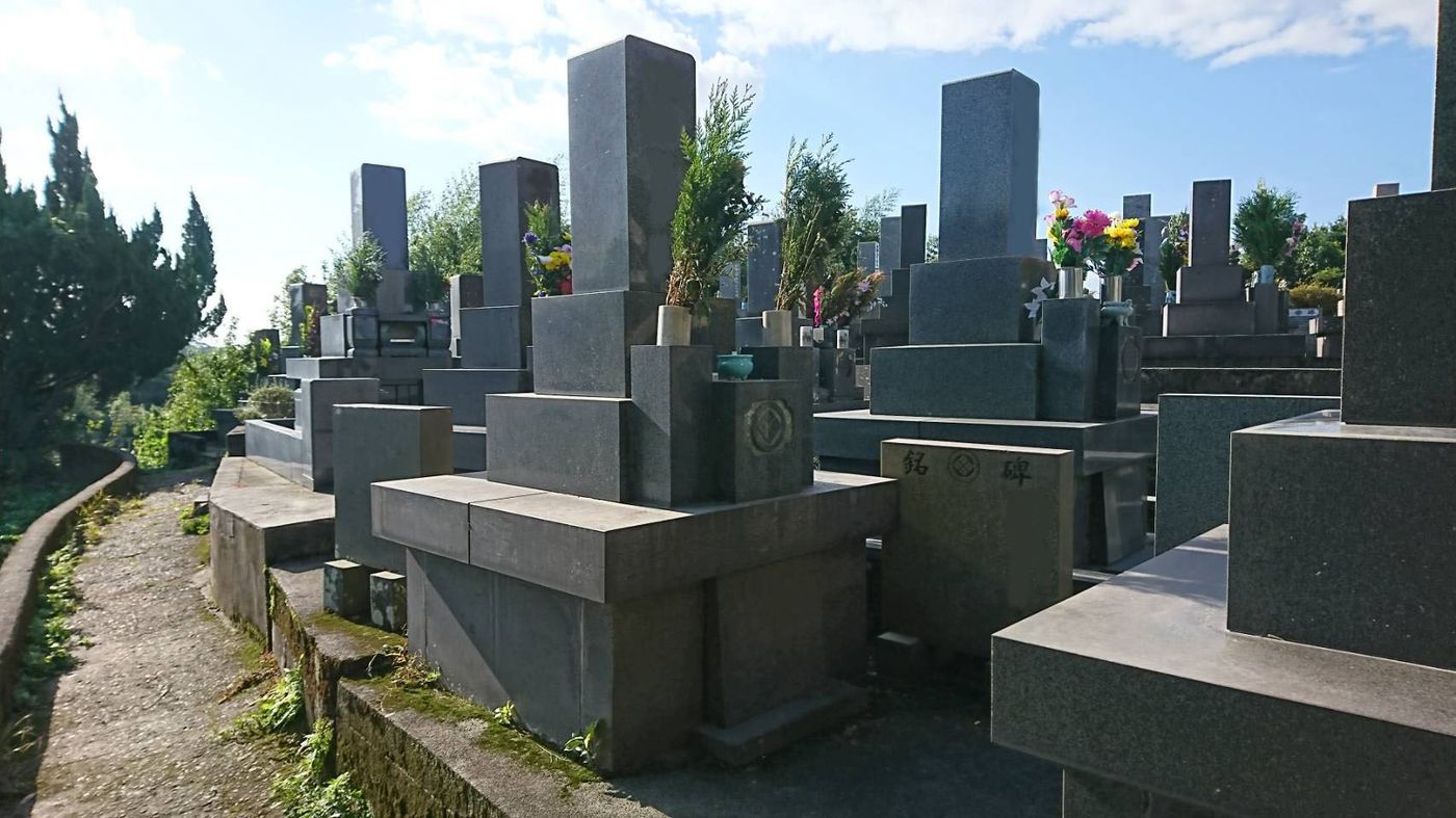 墓石の撤去・更地化：施工前