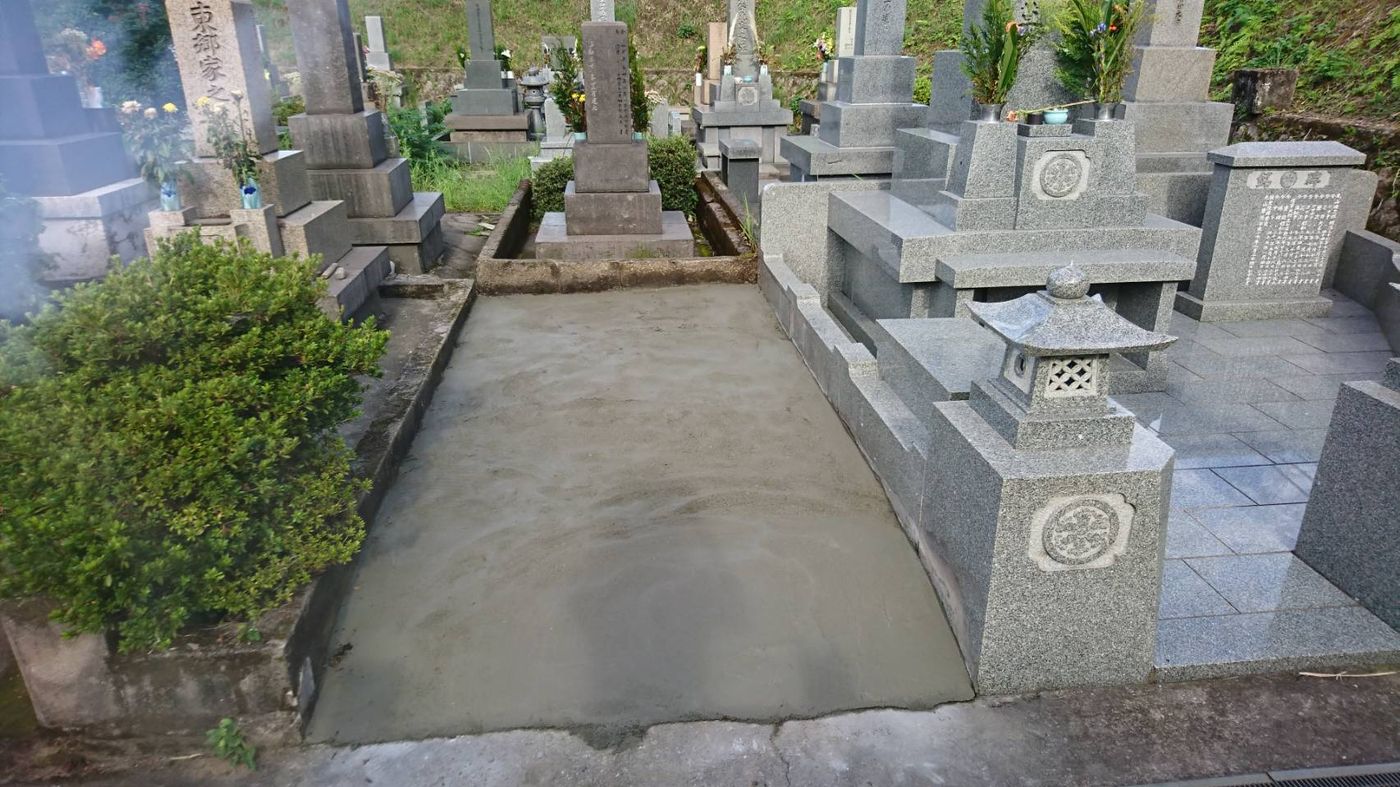 墓石撤去と区画の返還整備：施工後