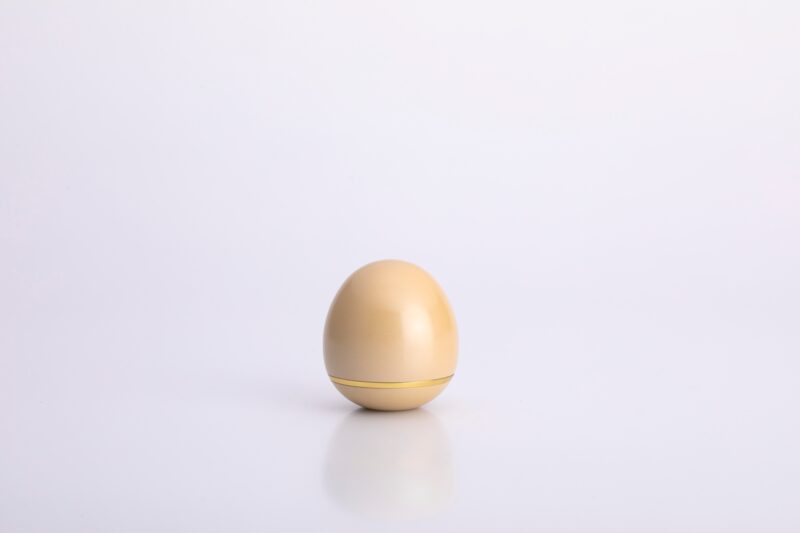ゴールドの卵型ミニ骨壷